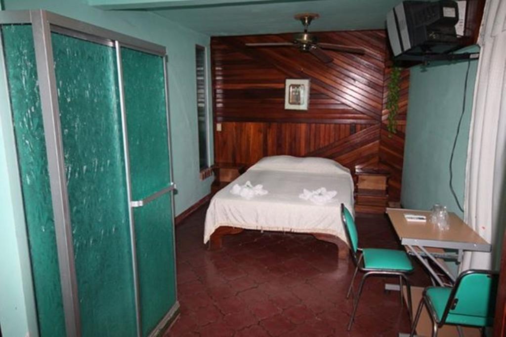 Hotel Jackie'S House Puntarenas Phòng bức ảnh